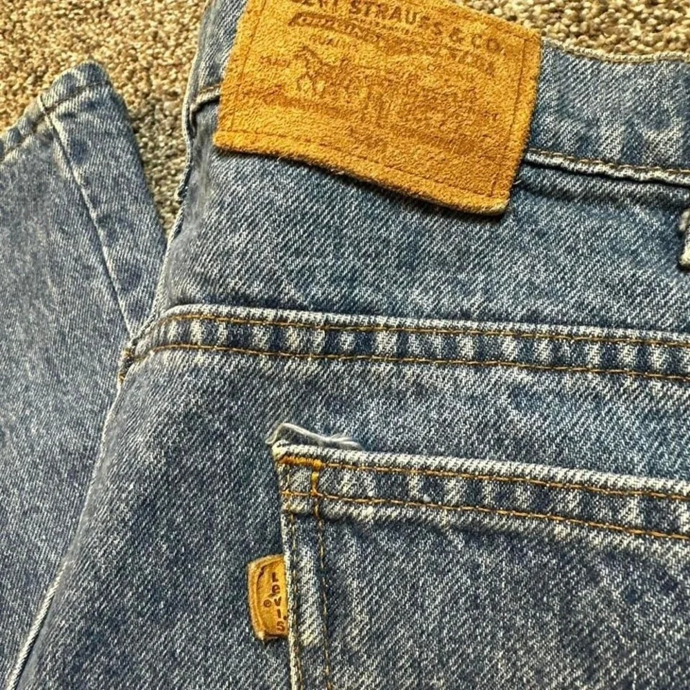 Vintage Levi's 540 leather patch 90s Relaxed Fit Blue Denim Jeans‎ fit 41x32